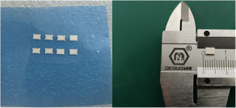 파란 표면 위의 LTCC(low-temperature co-fired ceramic) 필터 시제품들과 필터 시제품 한 개의 치수를 재는 캘리퍼.